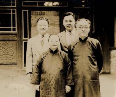 胡适与家人的合影