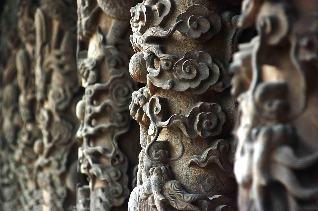 山东曲阜孔庙的大成殿龙柱