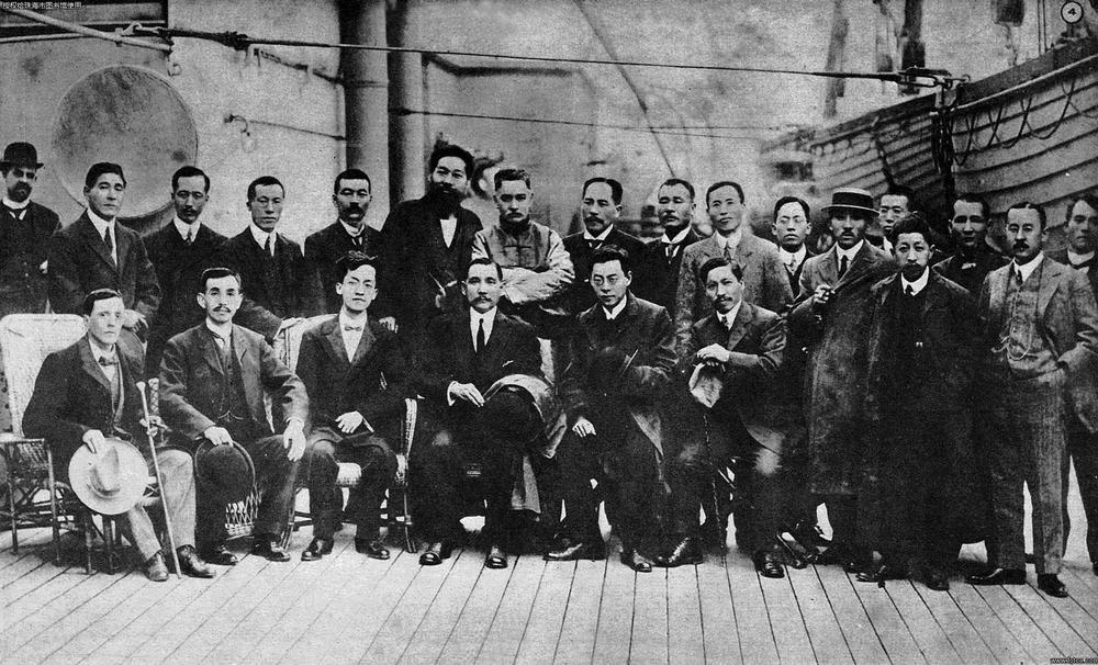 1911年10月10日辛亥革命后,革命者在上海迎接孙中山回国