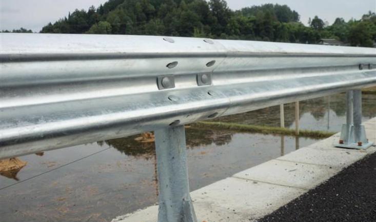 科技小论文 公路护栏里的小秘密15c