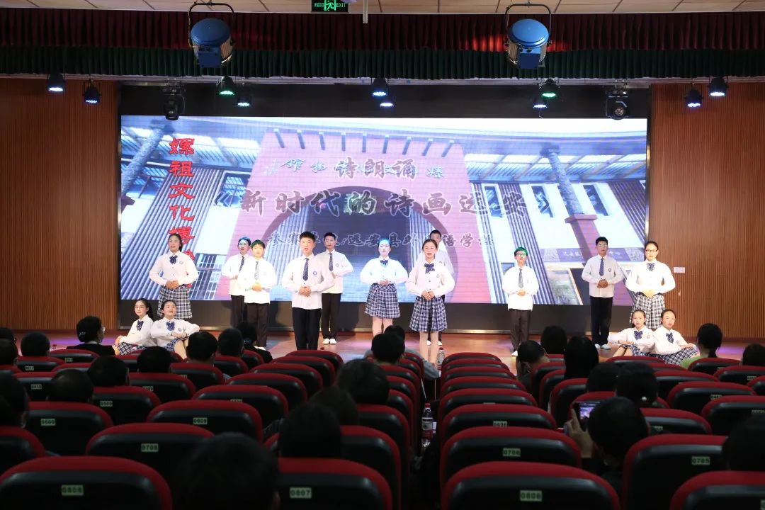 决赛现场选手们激烈角逐2