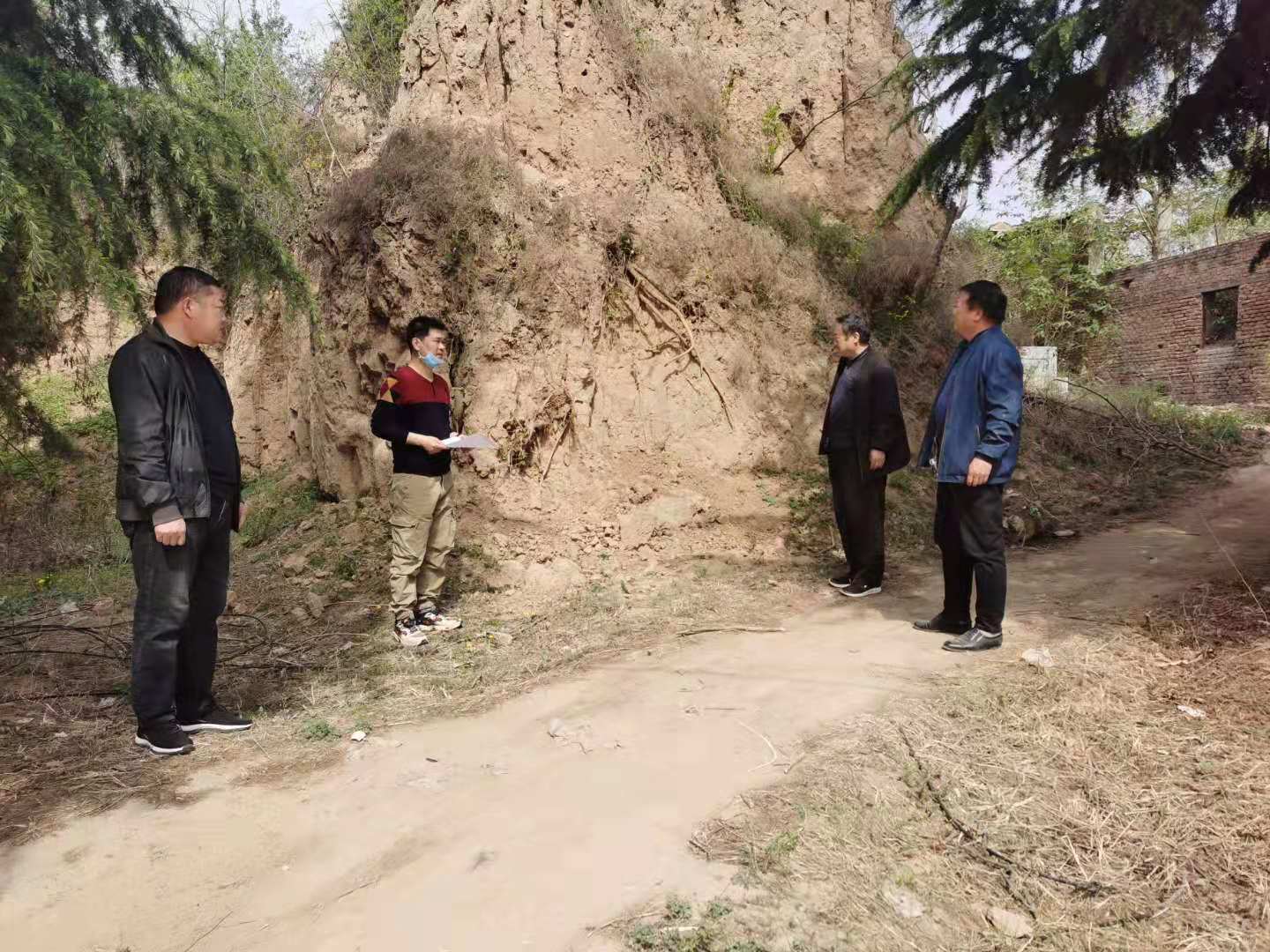 市文管所协调古城墙遗址立碑 (4)