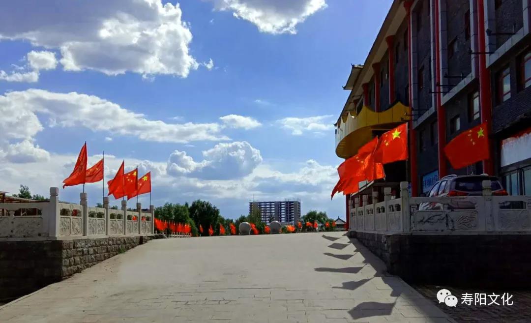 《迎国庆》摄影:米春玉