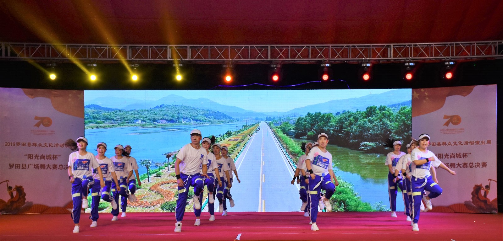 河铺镇曳步舞团《中国人,中国心》..