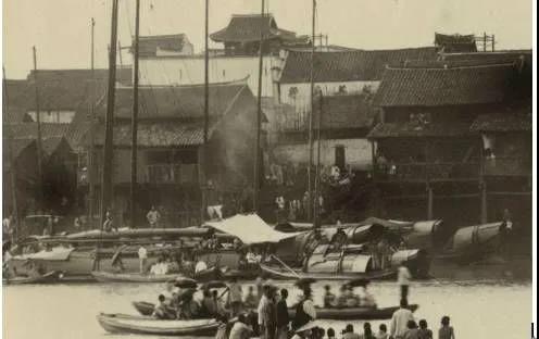 河岸边 河岸边.jpg