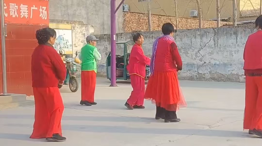 琉璃寺镇一年一村一场戏
