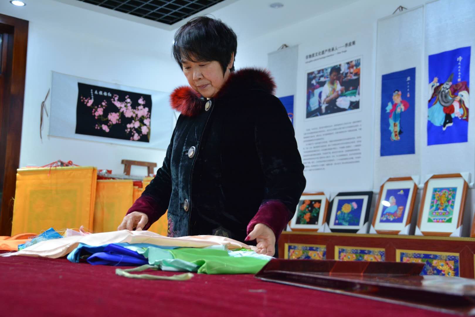 湟中-乔应菊-湟中堆绣-省级代表性传承人1 湟中-乔应菊-湟中堆绣-省级代表性传承人1.jpg