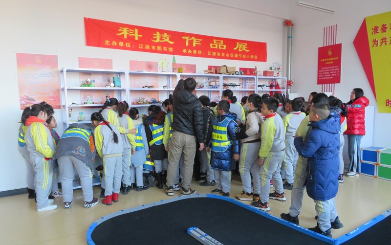 全校师生1300余人参加了活动。