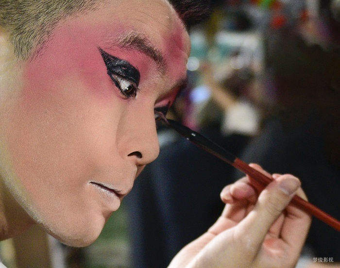 《台前幕后》组照(吴向俊摄) (7)