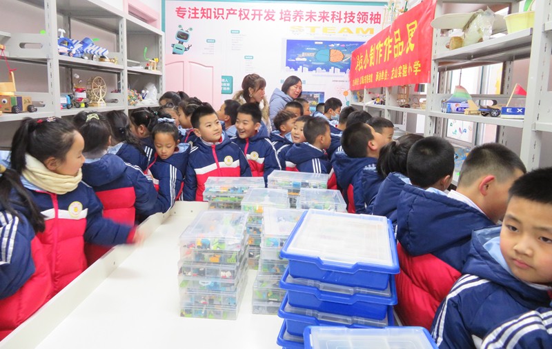 全校师生2600余人参加了活动。