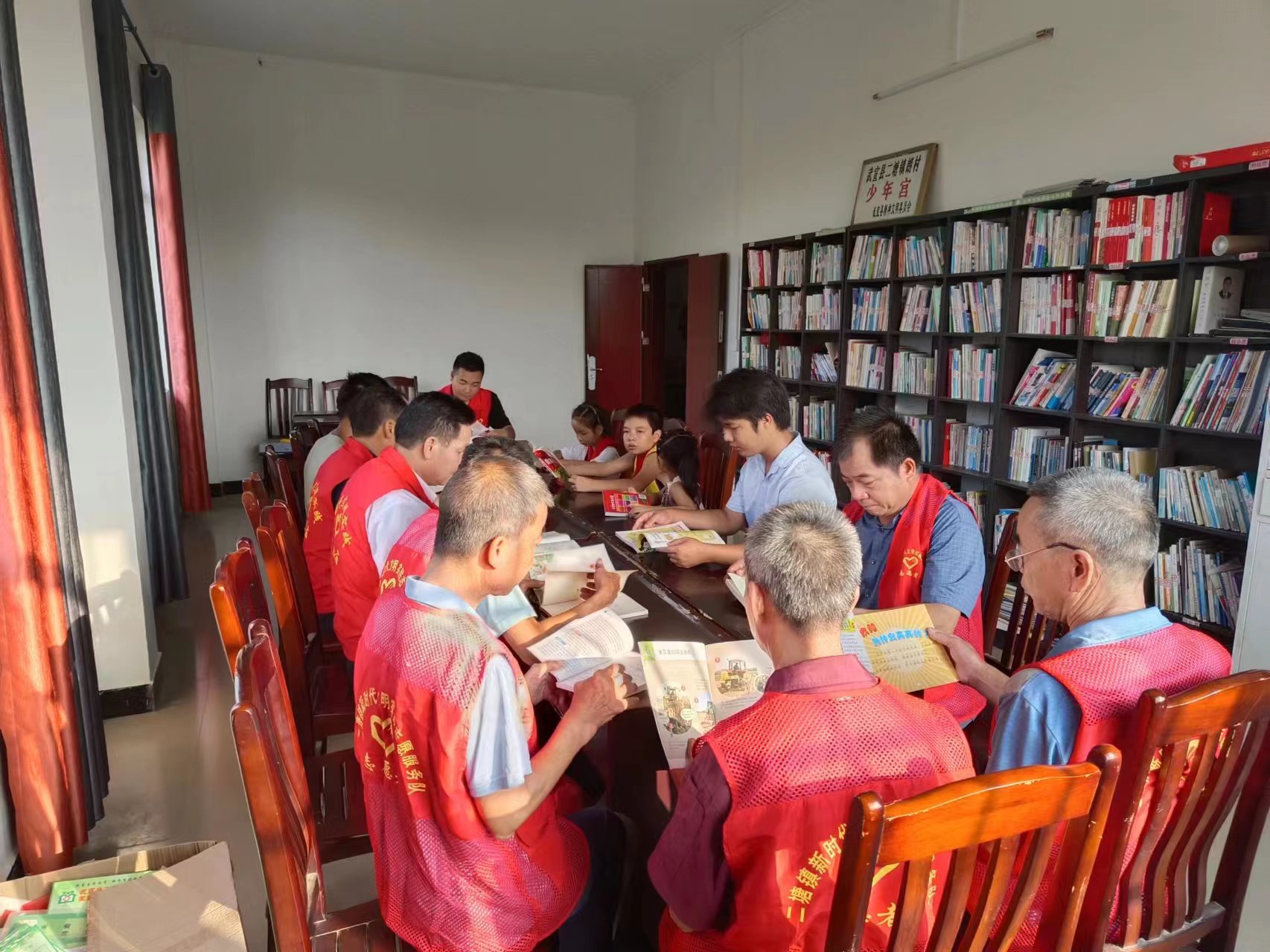 朗村听党话 感党恩 跟党走  爱国主义主题教育读书活动.jpg