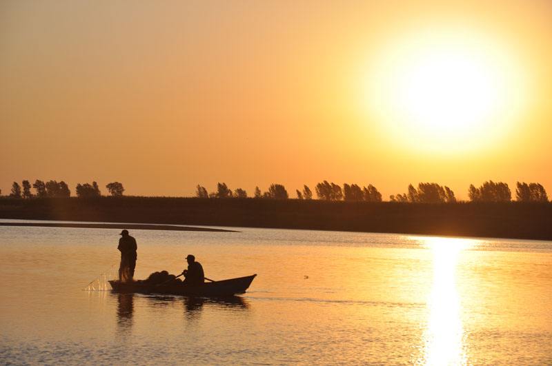 拉林河畔看日出 拉林河畔看日出.jpg