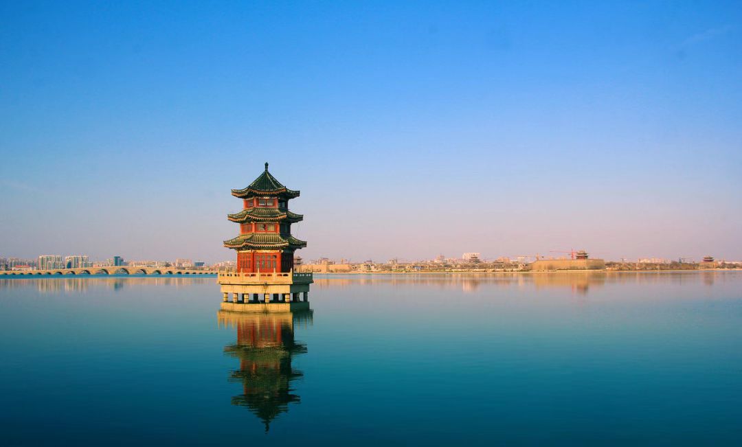 2072312317 2072312317.jpg