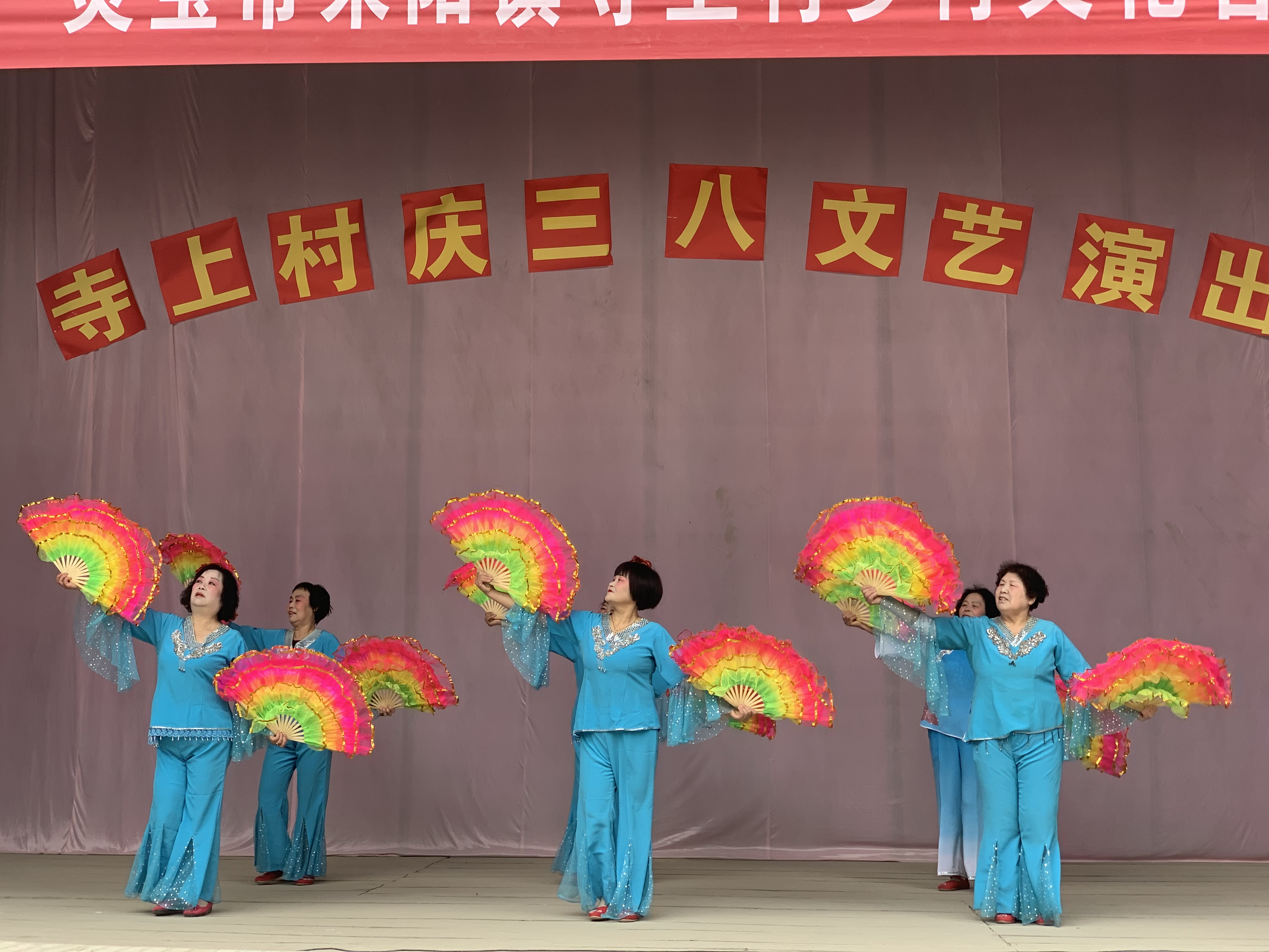 山里人乐的好潇洒 山里人乐的好潇洒.jpg