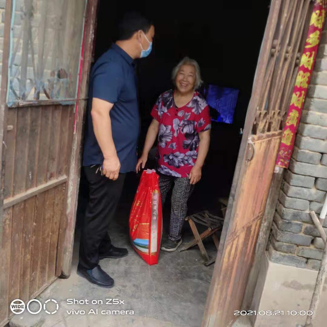 关爱孤寡老人，孝老敬亲活动