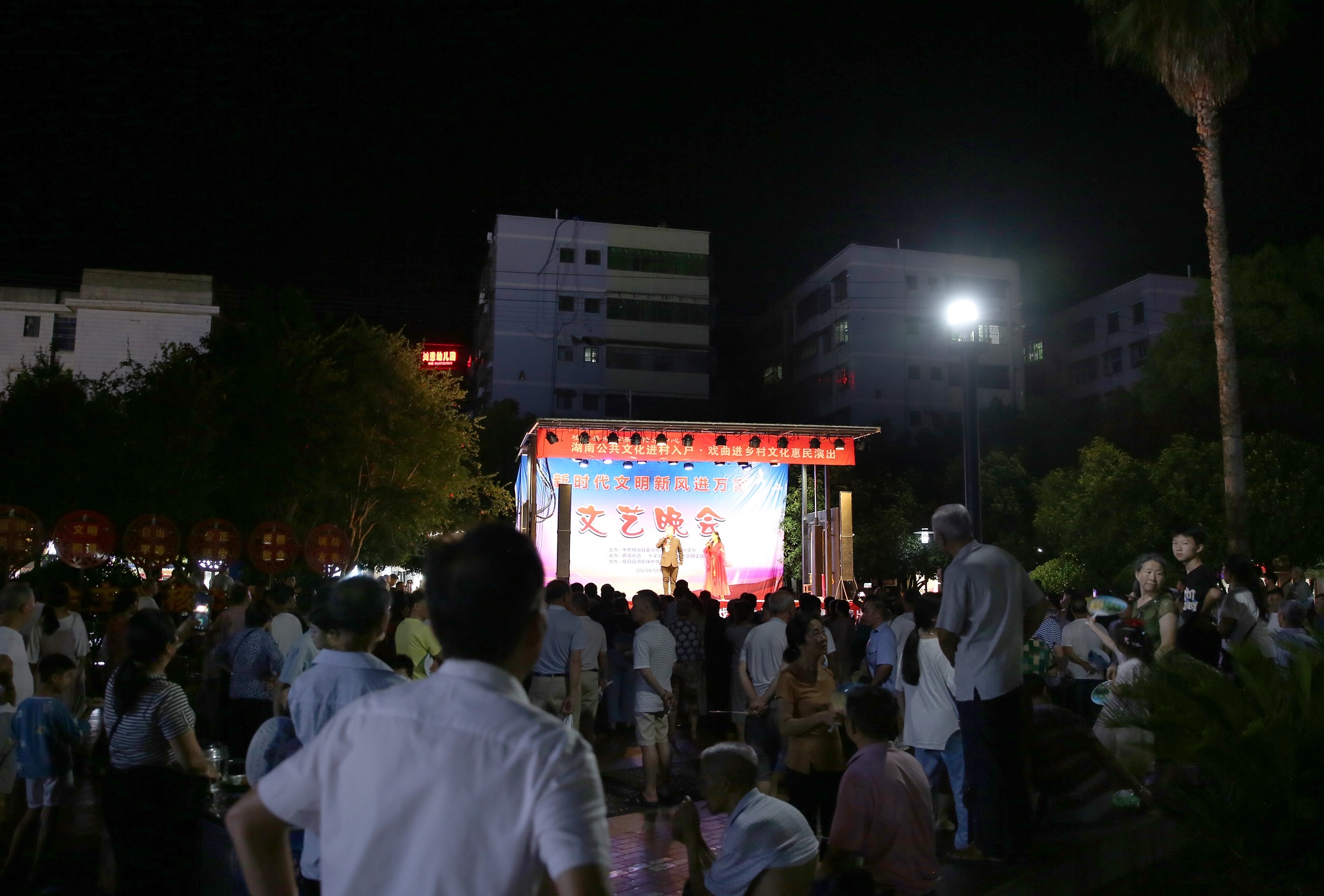 7月10日十字街社区蔡伦休闲广场 7月10日十字街社区蔡伦休闲广场.jpg