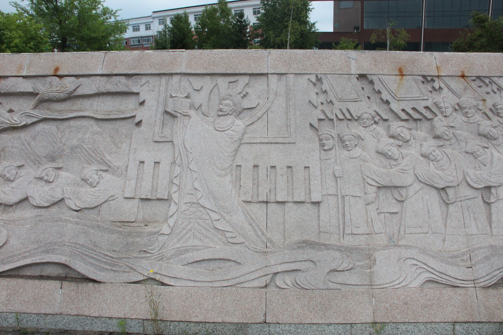 女真族的部落人物石雕