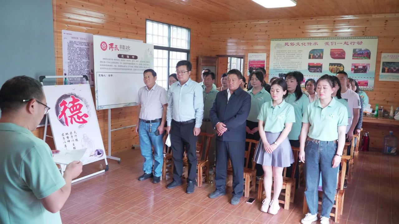 6bb730ed79c5e466cc0c85d12b418f0d 6bb730ed79c5e466cc0c85d12b418f0d.jpg