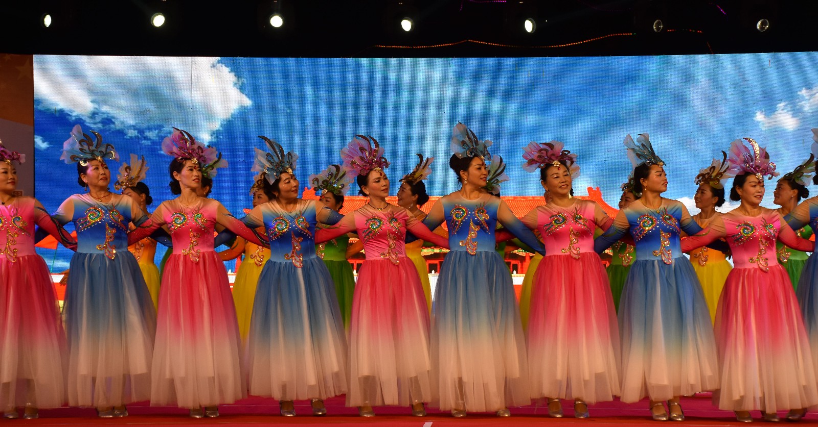 大河岸社区《我和我的祖国.