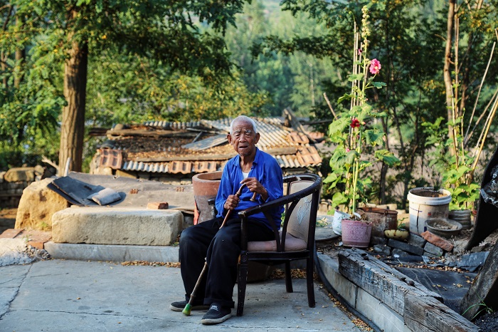 《夏日街头》梁晓娟 《夏日街头》梁晓娟.jpeg