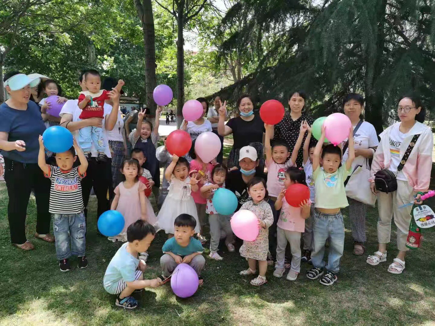解放区图书馆举办“庆六一”户外“绘声绘色” 亲子故事会