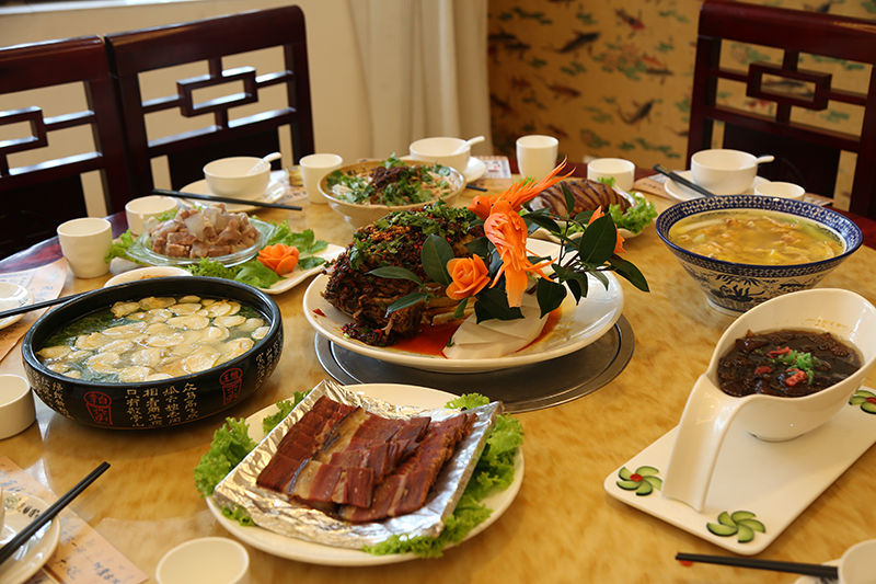 17、县级非遗项目《泸西八大碗》 17、县级非遗项目《泸西八大碗》.png