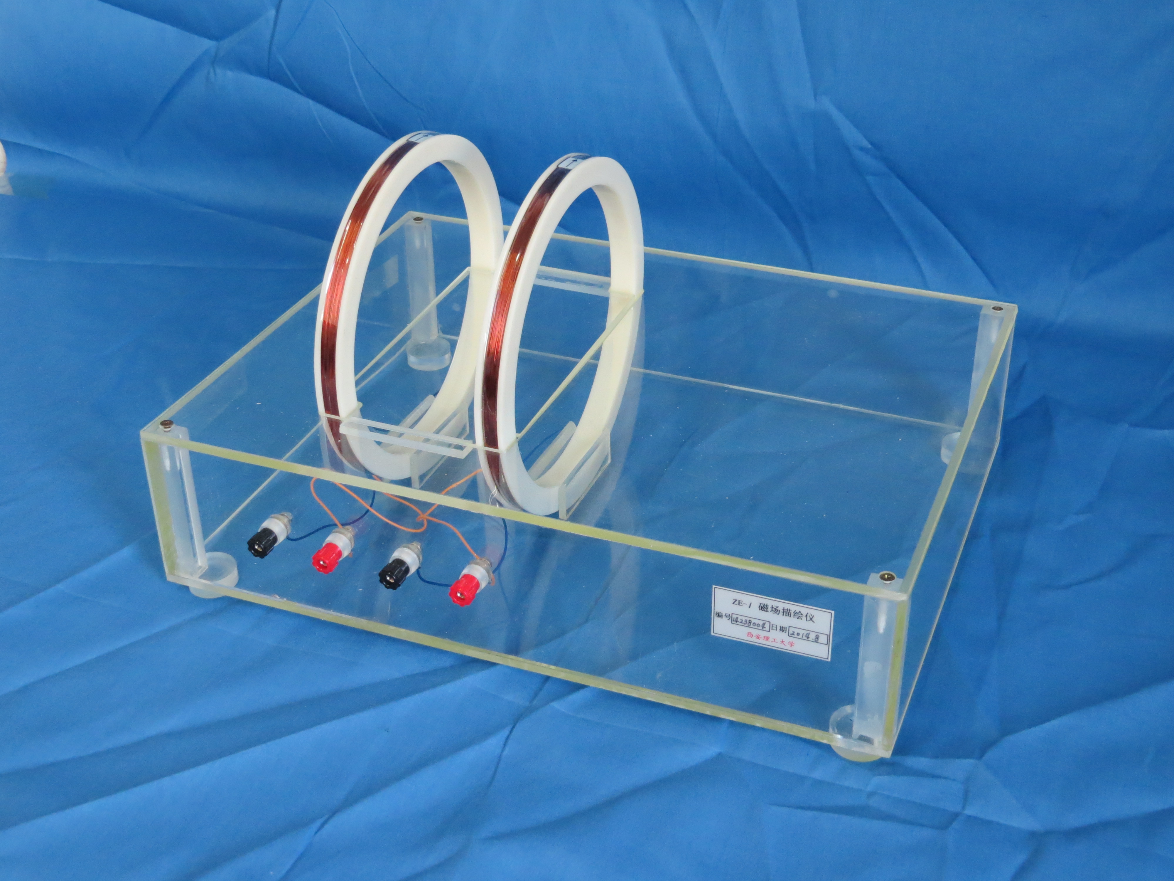 亥姆霍兹线圈磁场描绘是综合性大学和工科院校物理实验教学中重要实验之一,实验中可以学习和掌握弱磁场的测量方法,证明磁场迭加原理,根据教学要求描绘磁场分布等知识。