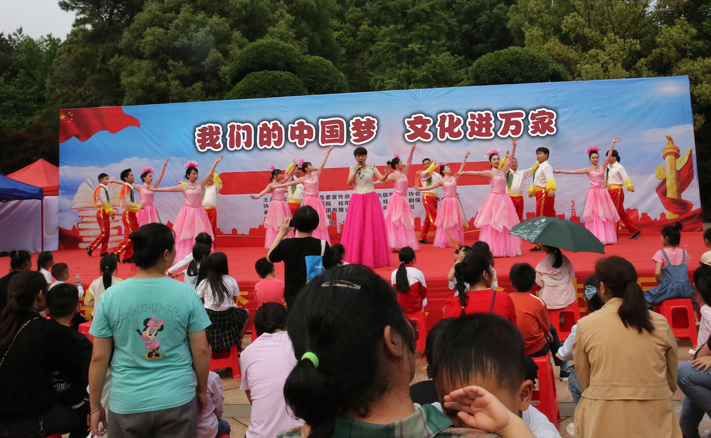 6月14日黄沙坪樱花园送戏下乡演出 6月14日黄沙坪樱花园送戏下乡演出.jpg