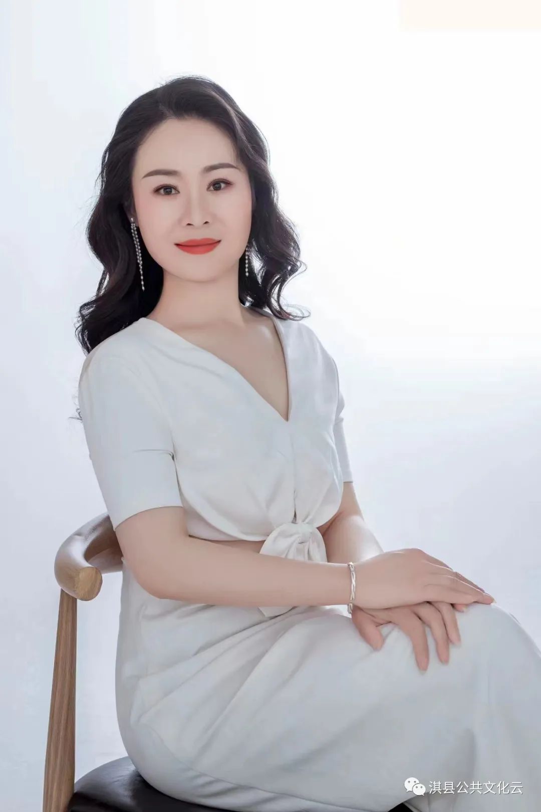 王娜娜 王娜娜.jpg