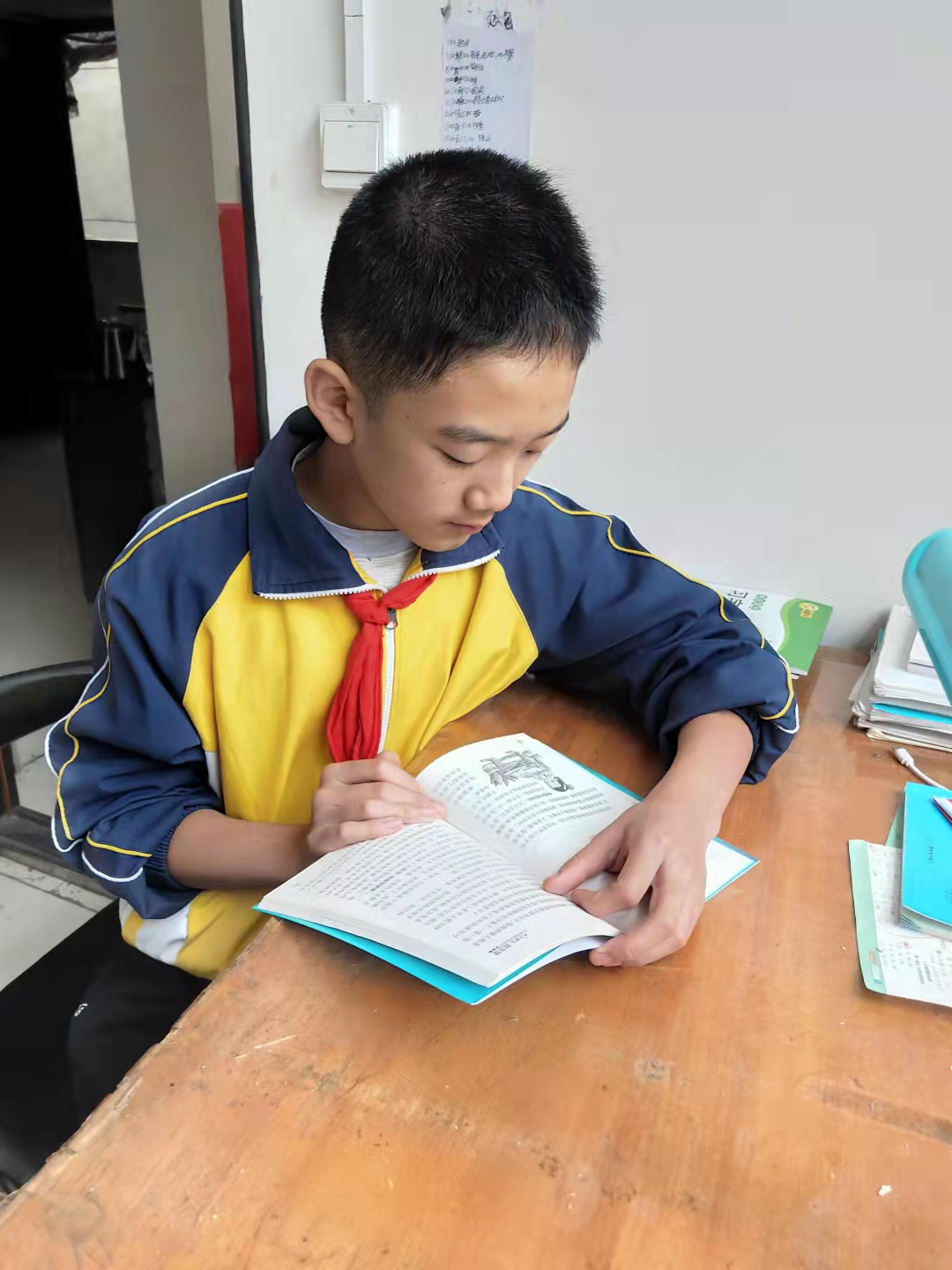 杨浩晨 杨浩晨.png?v=1763162704470