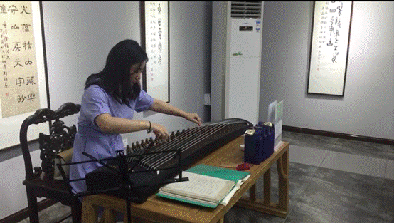 2018061933029865 2018061933029865.gif