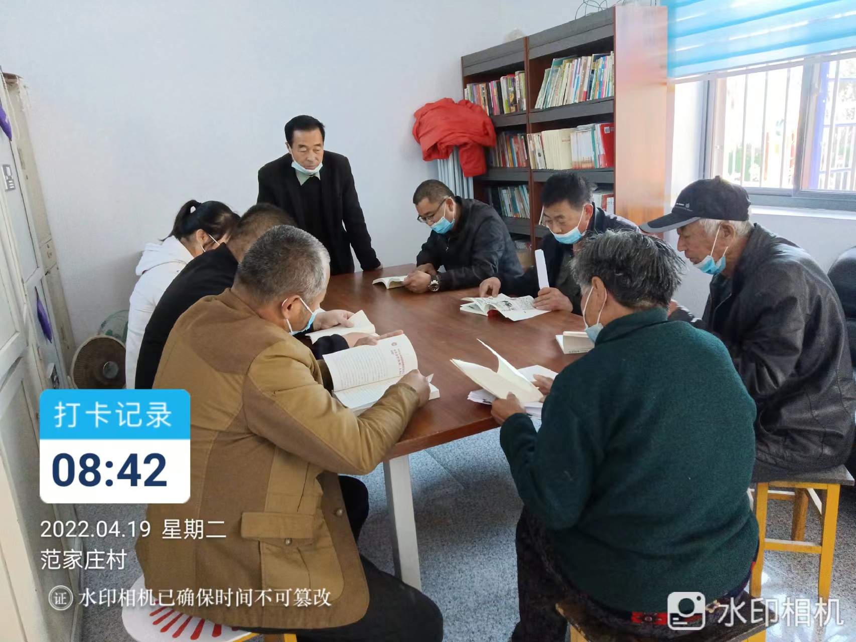 【冠县】清水镇东汪村开展以“全民阅读正当时 书润乡村向未来”为主题的全民阅读活动