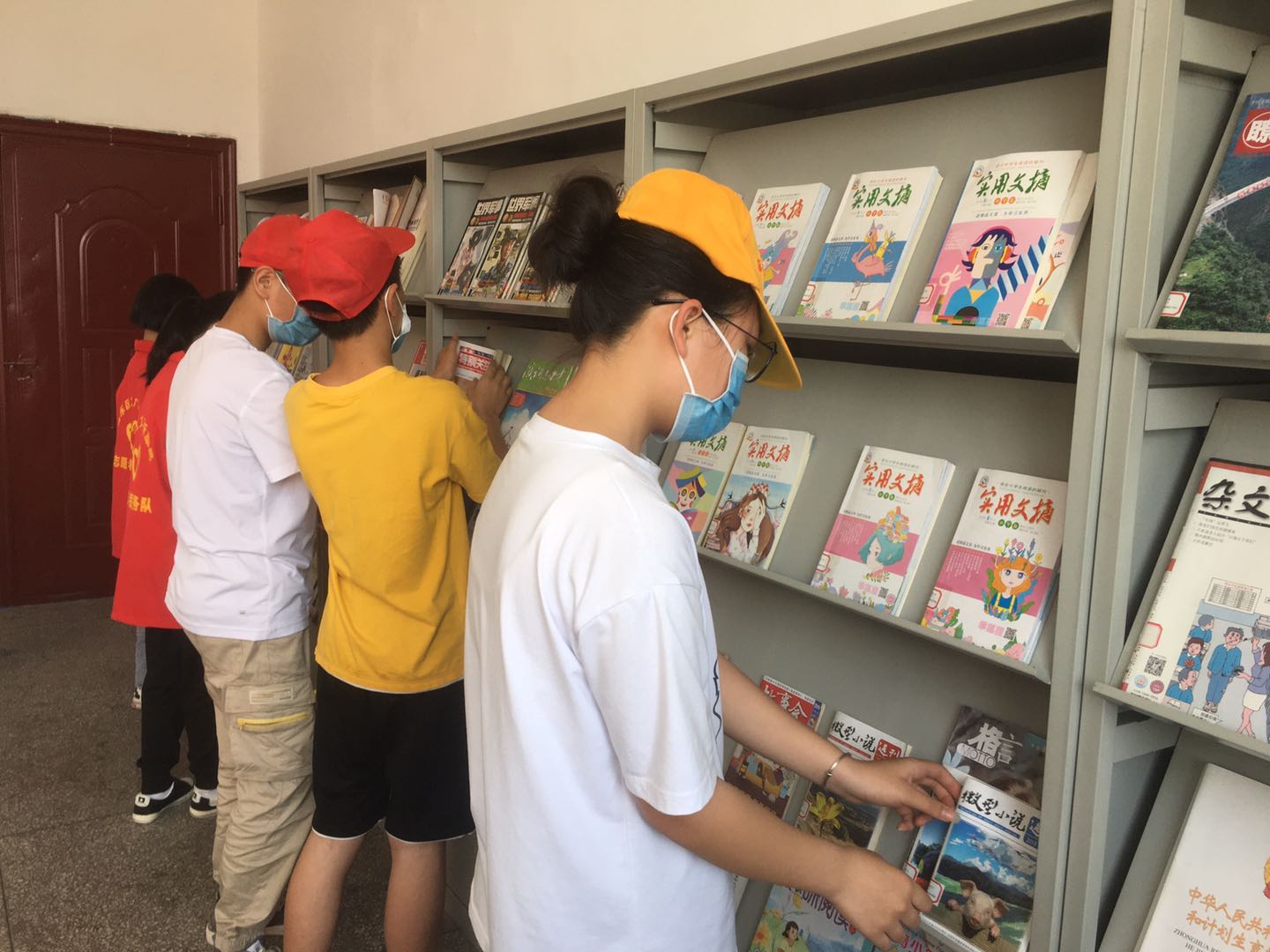 湘东区组织未成年人参与公共文化设施志愿服务活动