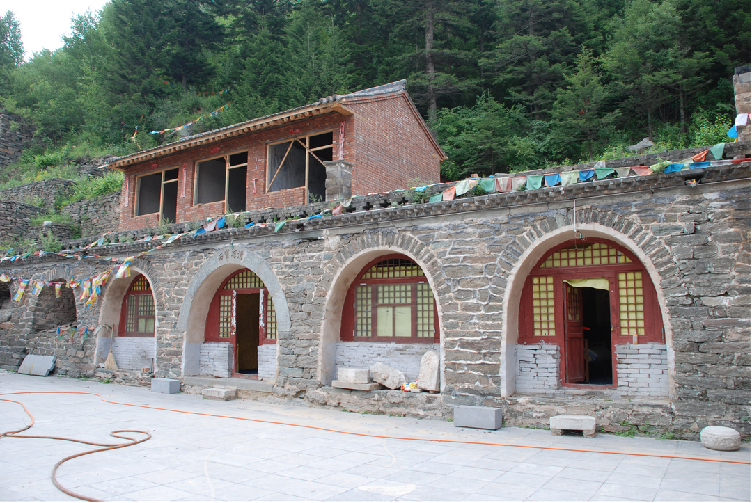 图片7清凉寺东侧配殿窑洞 图片7清凉寺东侧配殿窑洞