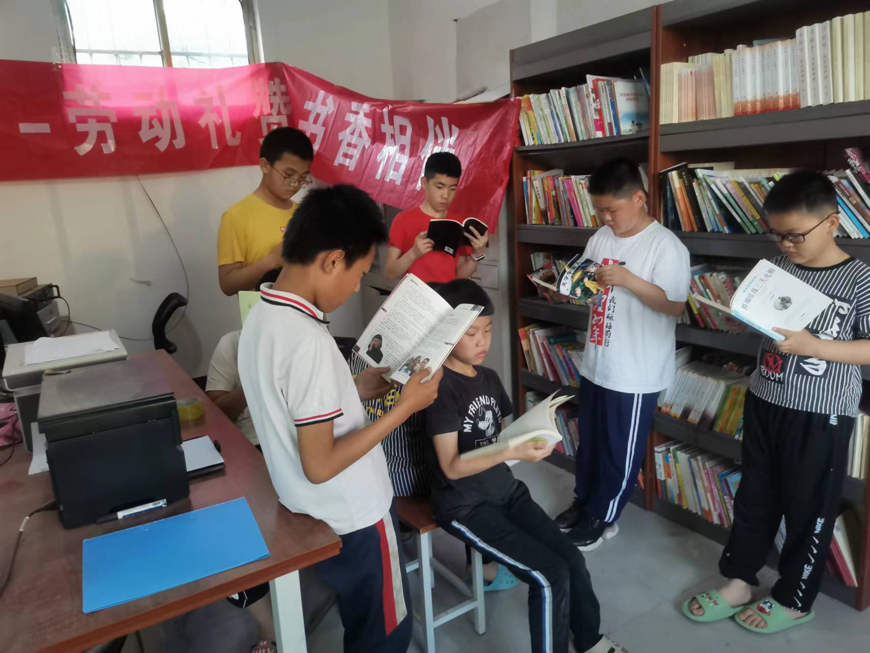 【冠县】斜店乡“农家书屋+劳动节日”劳动礼赞，书香相伴主题阅读活动