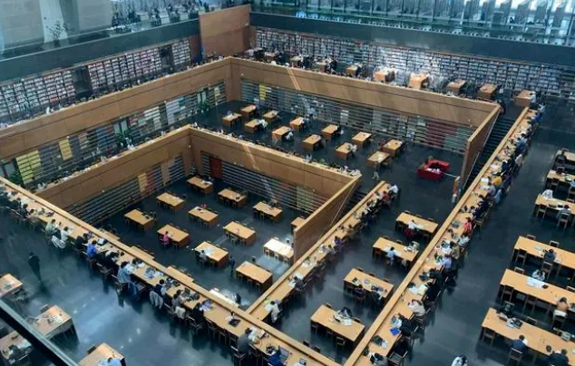 打卡“世界最美图书馆”