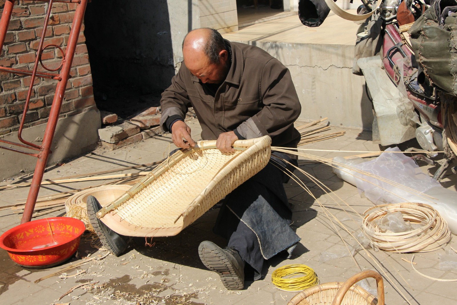 加固柳编簸箕~1