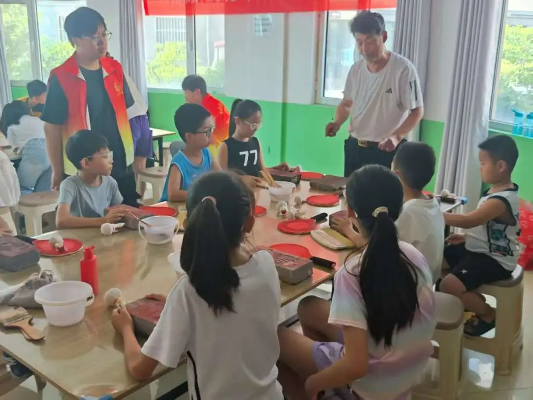 【莘县】燕塔街道“璀璨童心晨曦关爱” 公益课堂—版画拓印