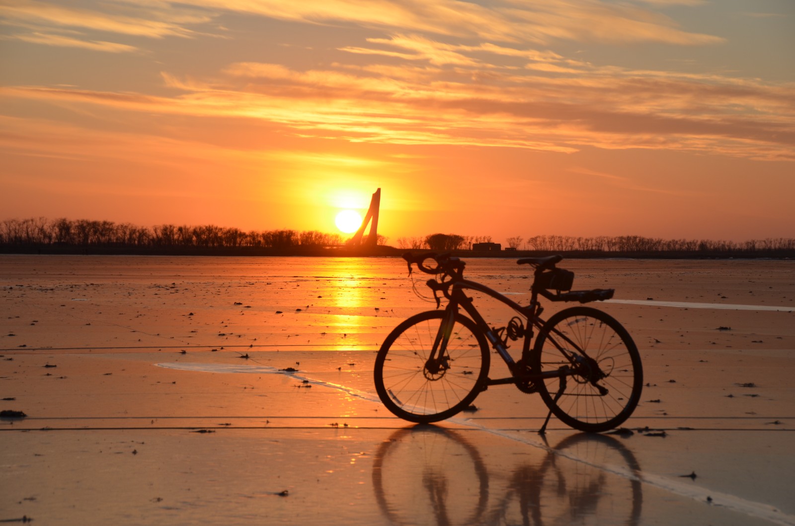 《卧龙湖之冰魂》 李洪臣