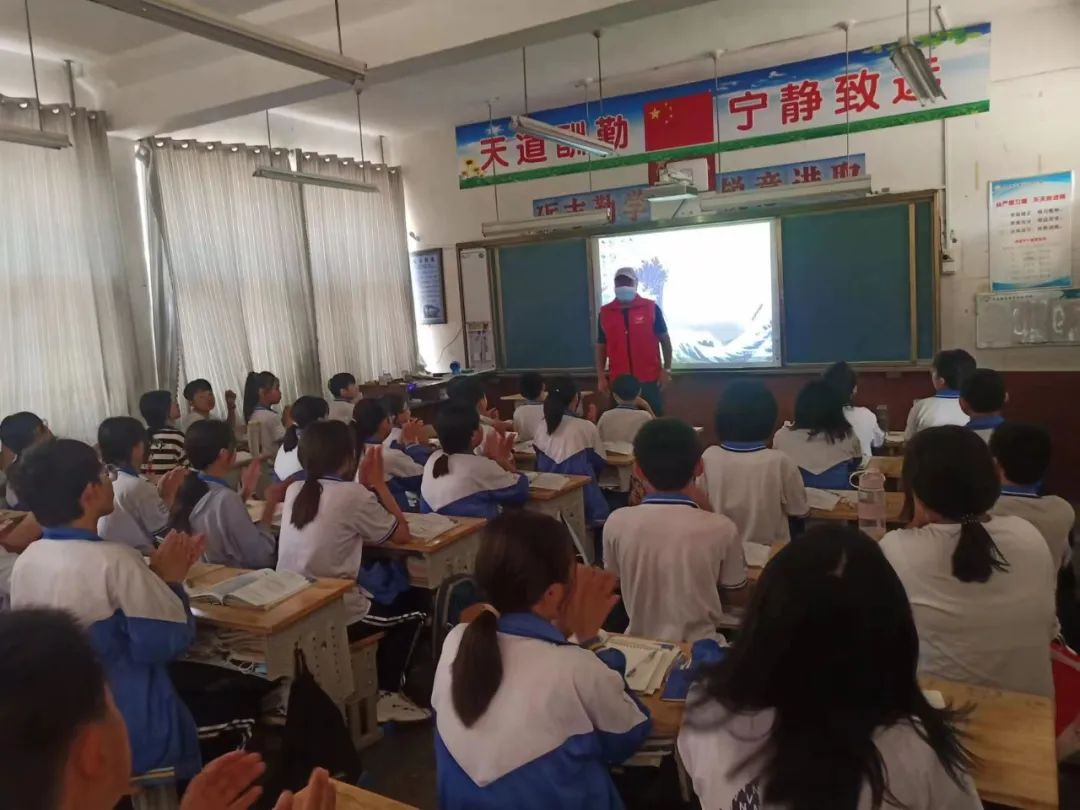 【莘县】魏庄镇开展进校园“倾听红色故事 照亮成长之路”活动