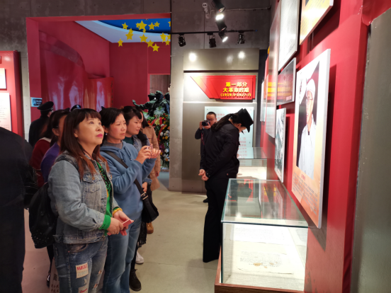 支部信息第22期 参观红军长征纪念馆(1)539 支部信息第22期 参观红军长征纪念馆(1)539.png?v=1765944217584