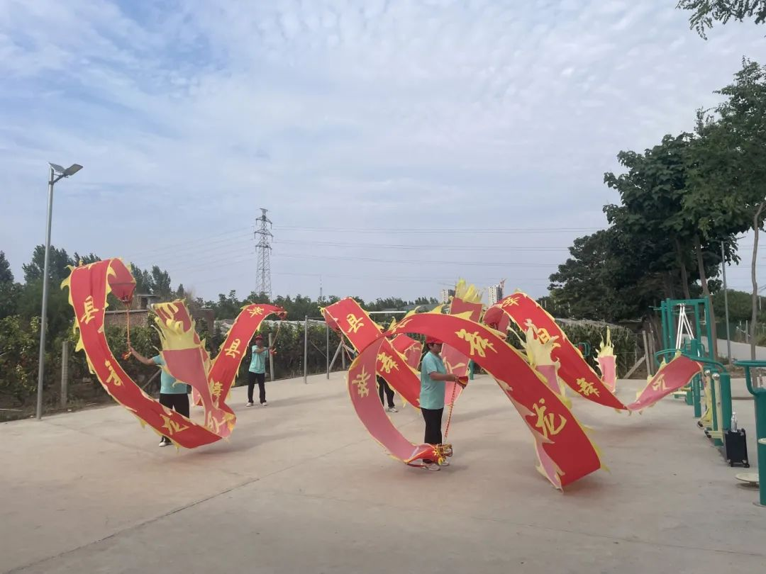 【莘县】燕塔街道飞泰社区举办“文明婚俗村村讲”暨“黄河大集”夏季大集文艺展演
