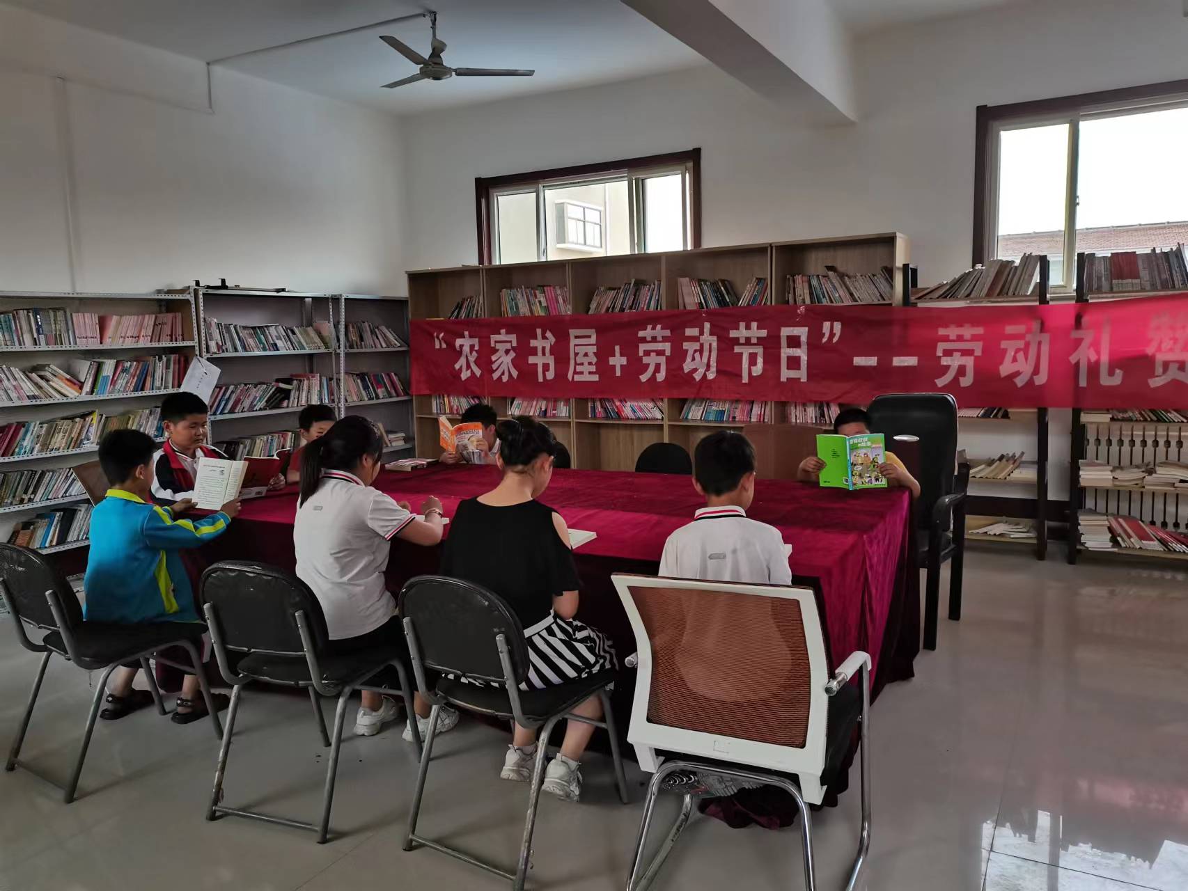 【冠县】斜店乡“农家书屋+劳动节日”劳动礼赞，书香相伴主题阅读活动