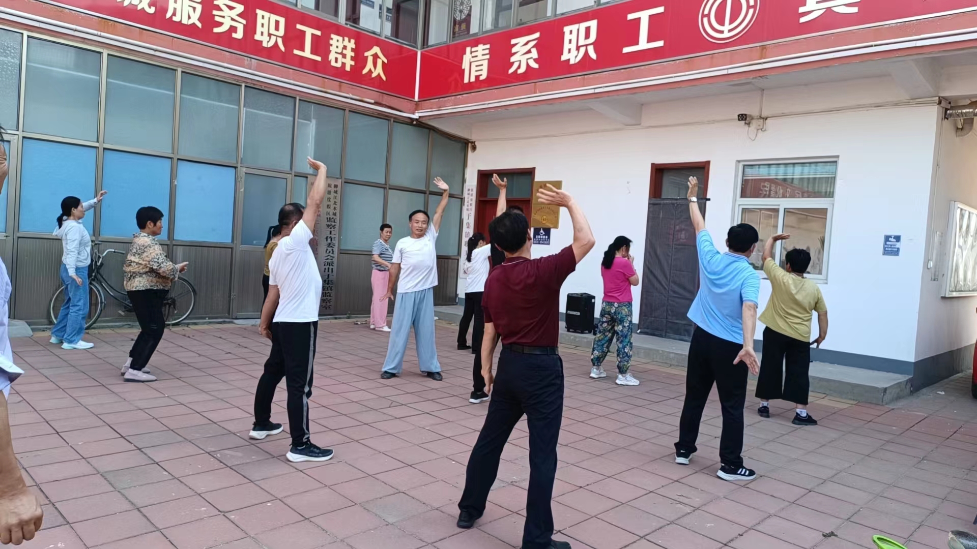 6.15八段锦.jpg