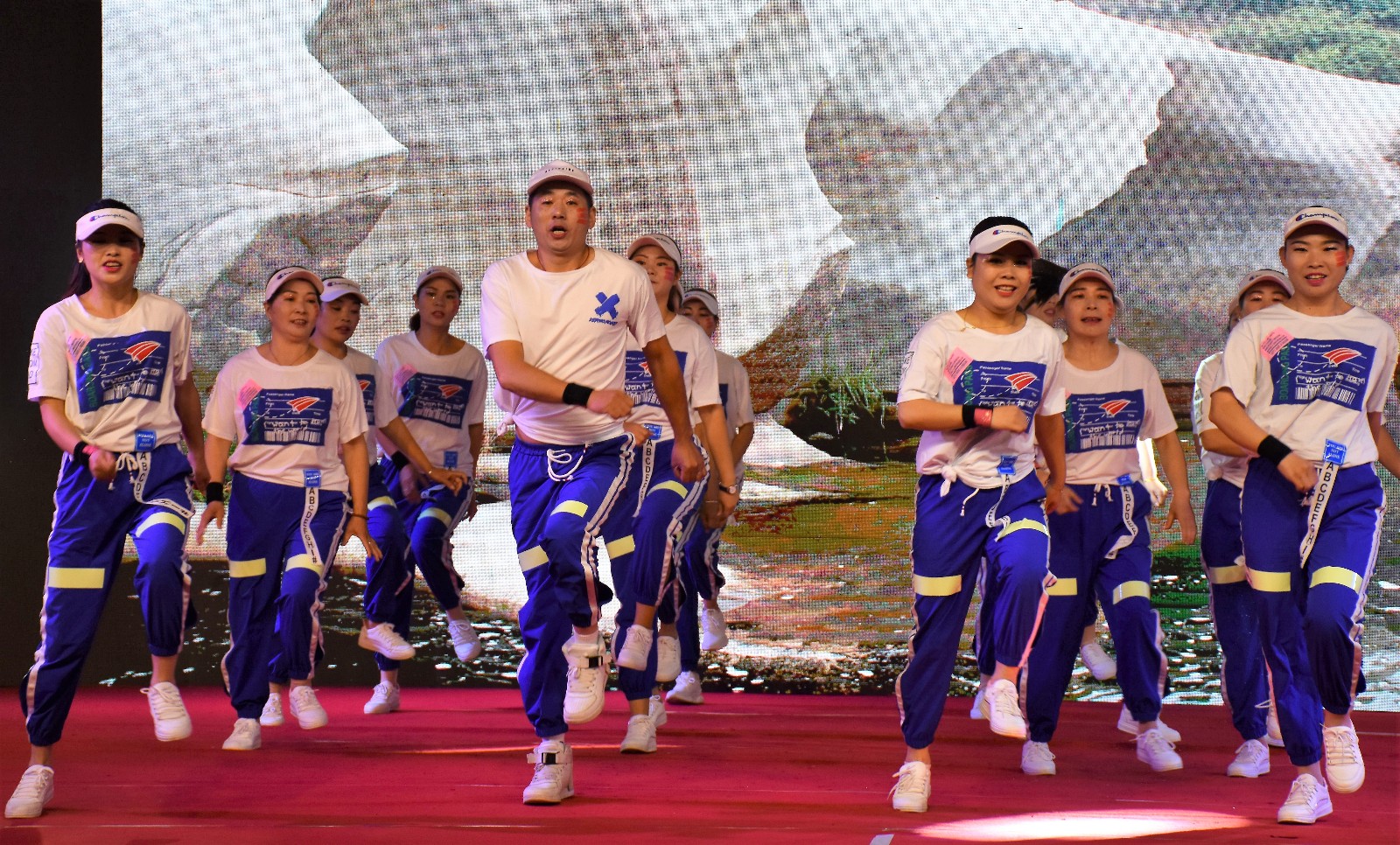 河铺镇曳步舞团《中国人,中国心》