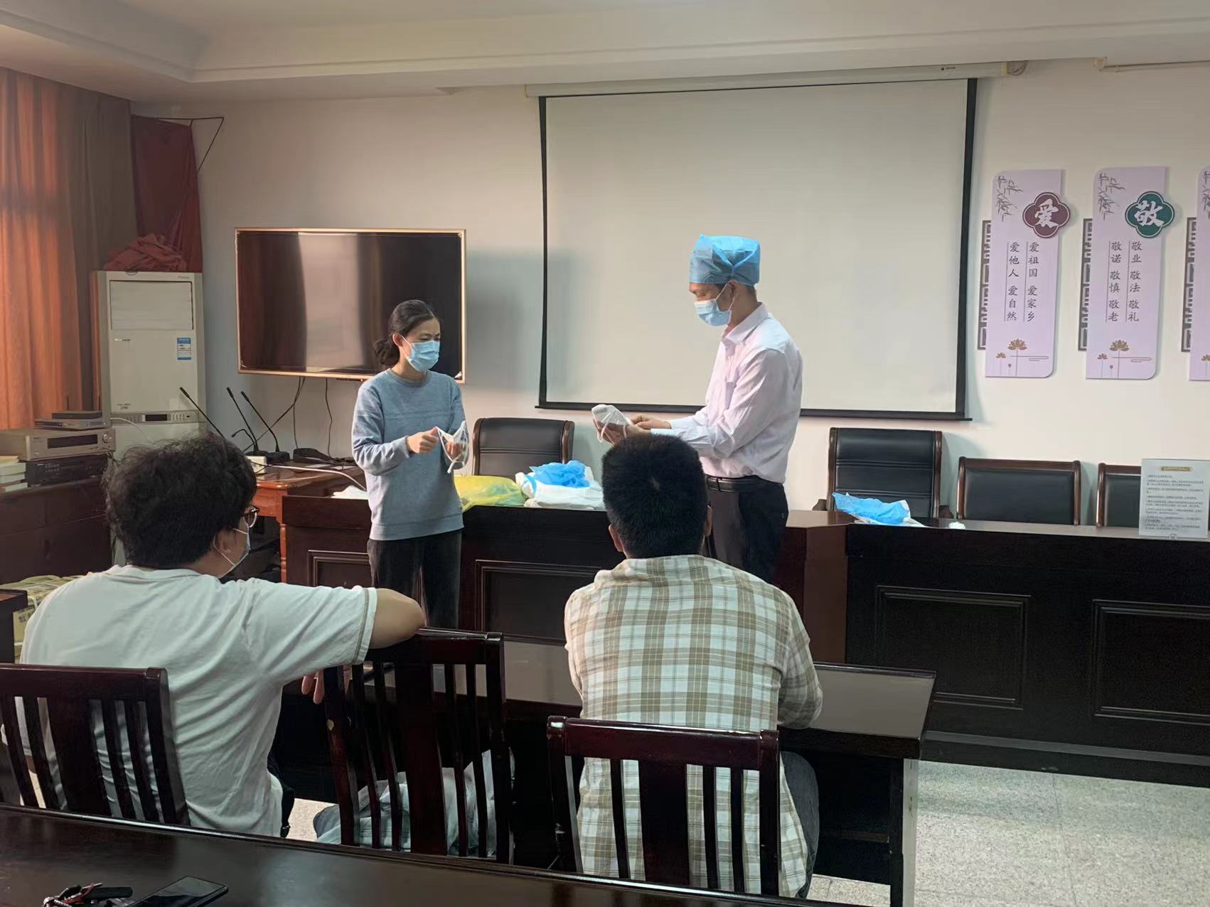 【沙溪镇岳王社区】防护服穿脱及核酸检测知识培训