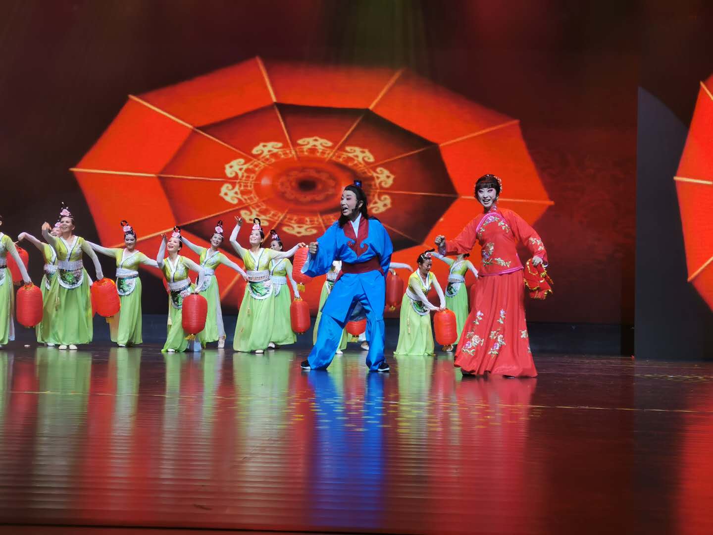 群文黄梅戏艺术团 群文黄梅戏艺术团.jpg