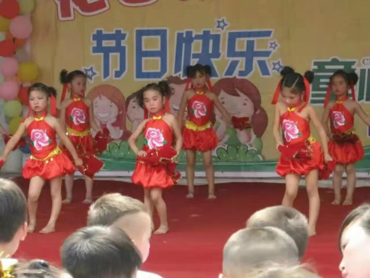 荆山岭村开展庆六一关爱幼儿活动