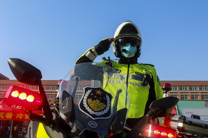 张耀宇 护航高考1.jpg