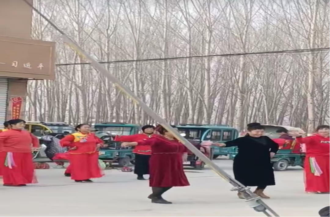 琉璃寺镇一年一村一场戏